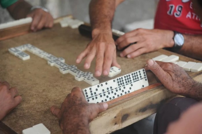 Kisah unik tentang permainan domino di berbagai negara