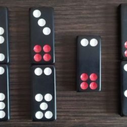 Hubungan domino dengan budaya Asia Timur